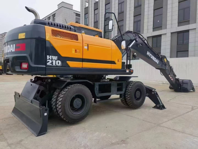 Used Hyundai HW210 Hydraulic Excavator with Cummins Engine