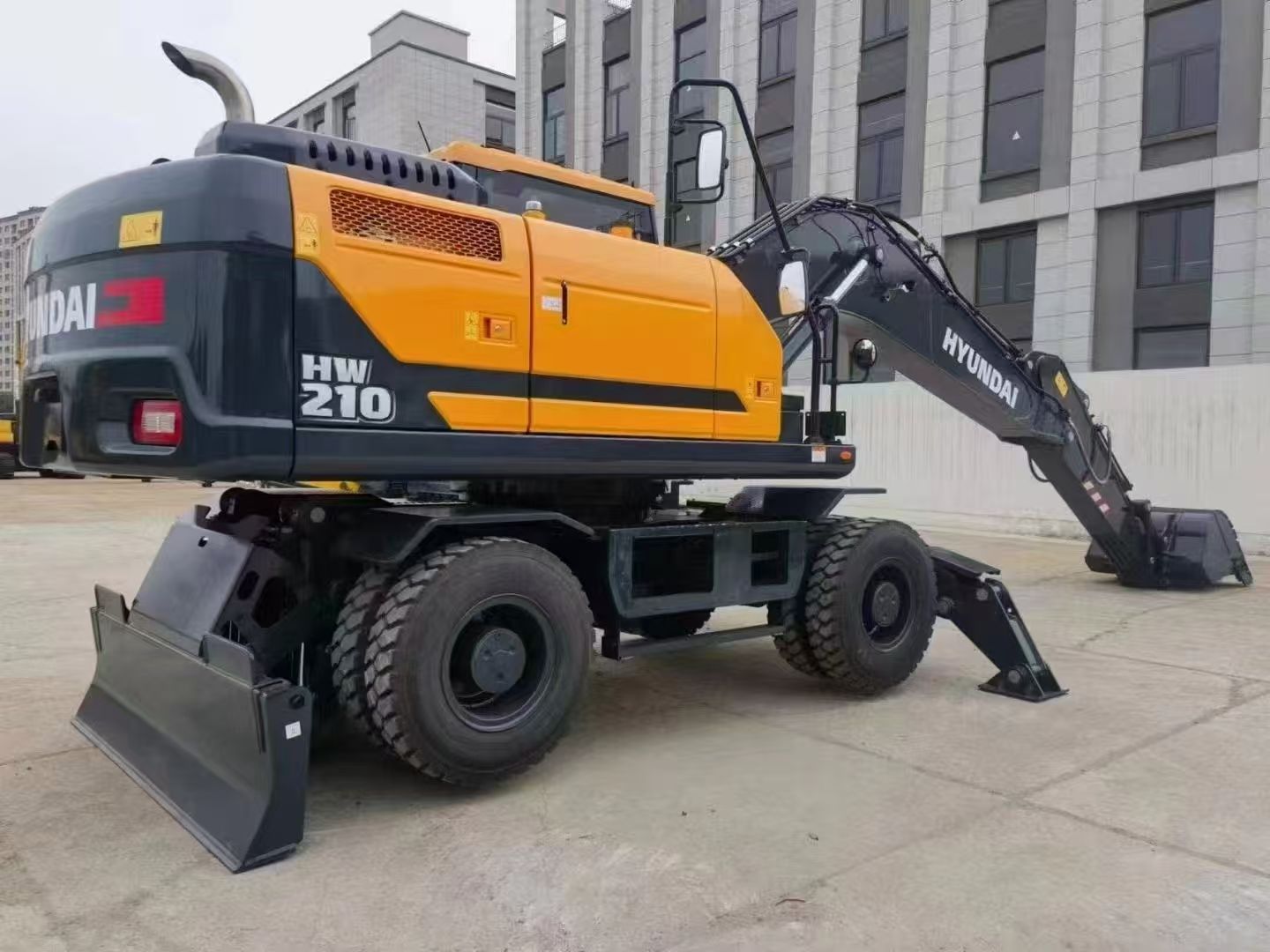 Used Hyundai HW210 Hydraulic Excavator with Cummins Engine