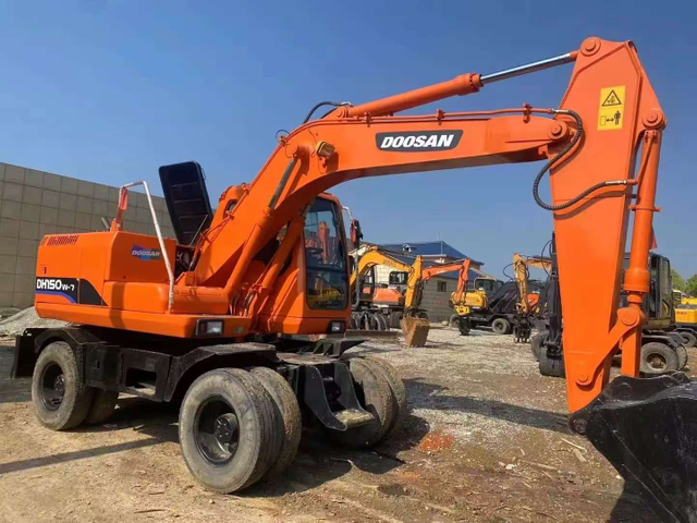 Used Doosan DH150W-7 Wheel Excavator with Hydraulic Pump
