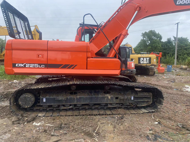 Used Doosan DX225LC Excavator with Hydraulic Pump
