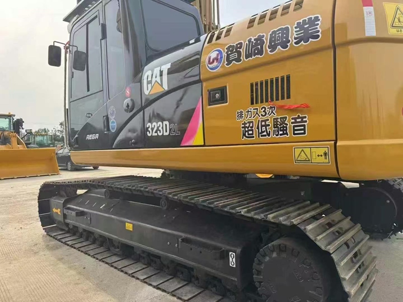 Caterpillar323