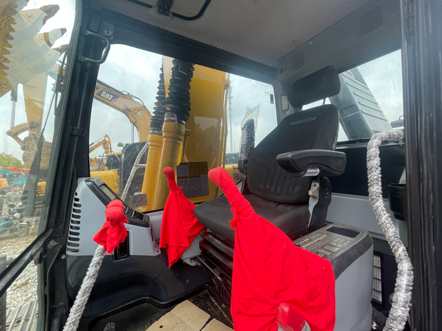 Used Komatsu PC110 Excavator Japan Brand 11 Ton Excavator Low Price Small Digger Good Quality