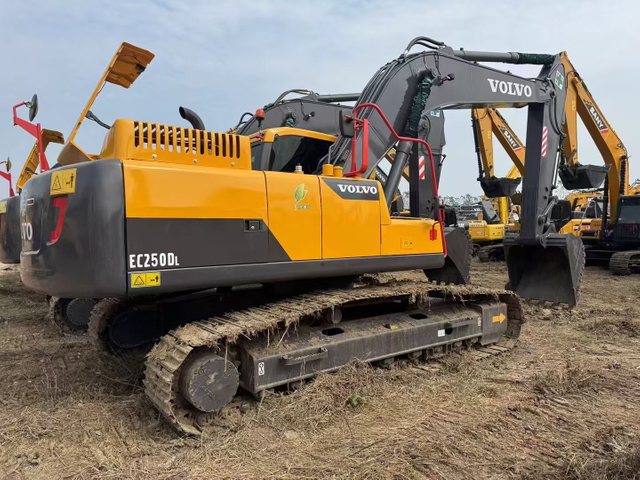 Used VOLVO EC250DL Crawler Excavator with Hydraulic Pump in Excellent Condition